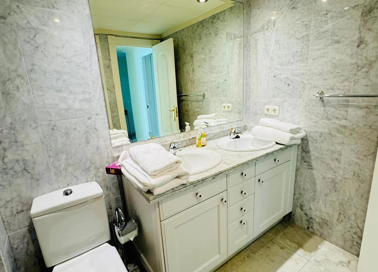 2 Dorm 2 Banos En Primera Linea En Playa Esmeralda Marbella Apartmán