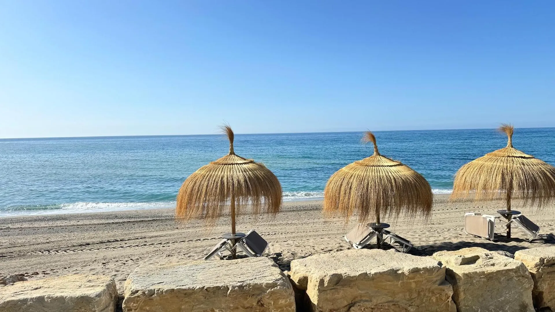 2 Dorm 2 Banos En Primera Linea En Playa Esmeralda Marbella