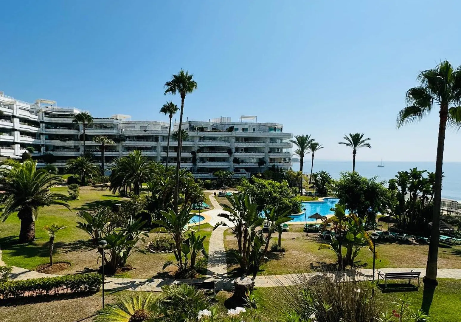 Lejlighed 2 Dorm 2 Banos En Primera Linea En Playa Esmeralda Marbella