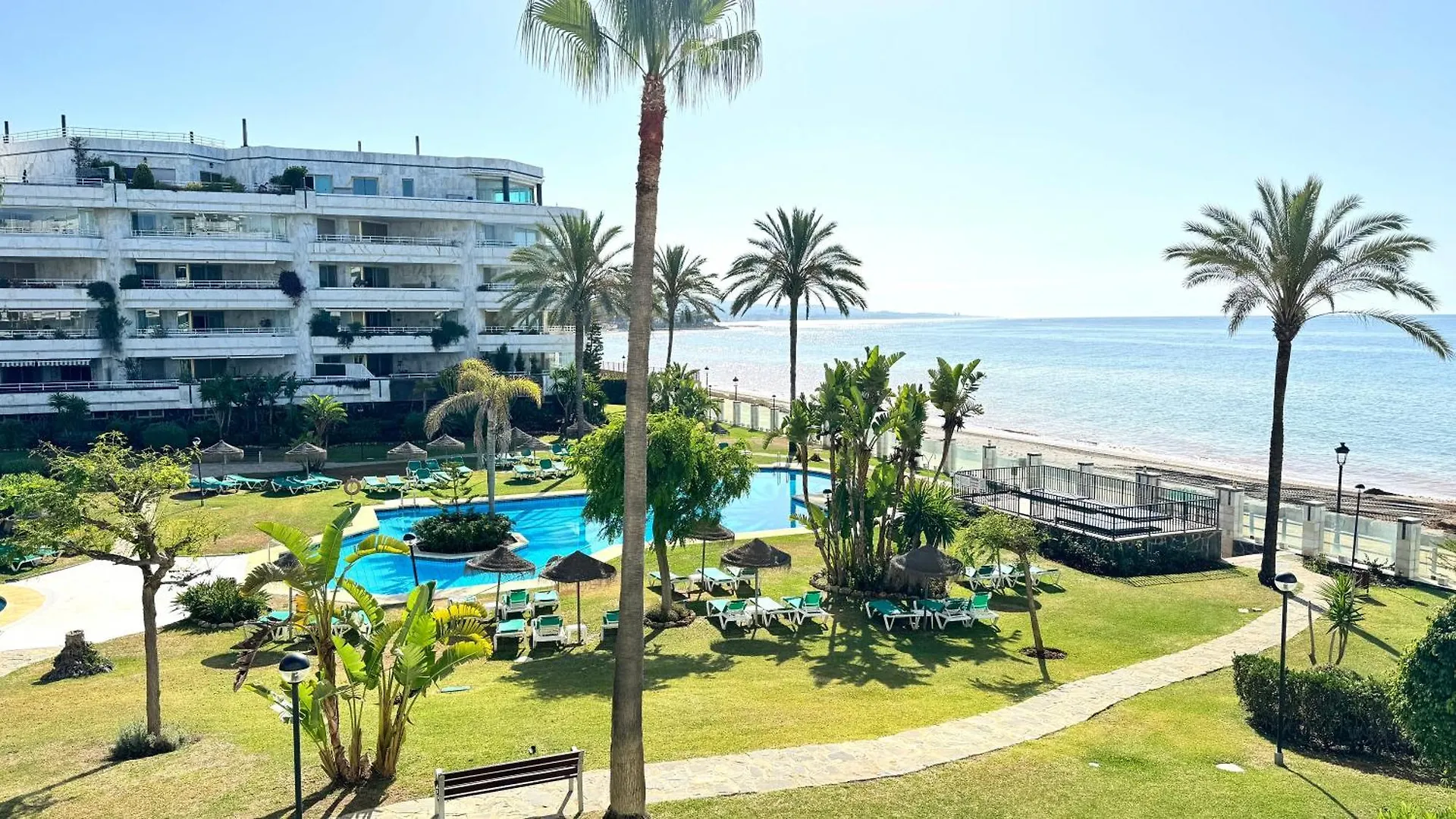 2 Dorm 2 Banos En Primera Linea En Playa Esmeralda Marbella