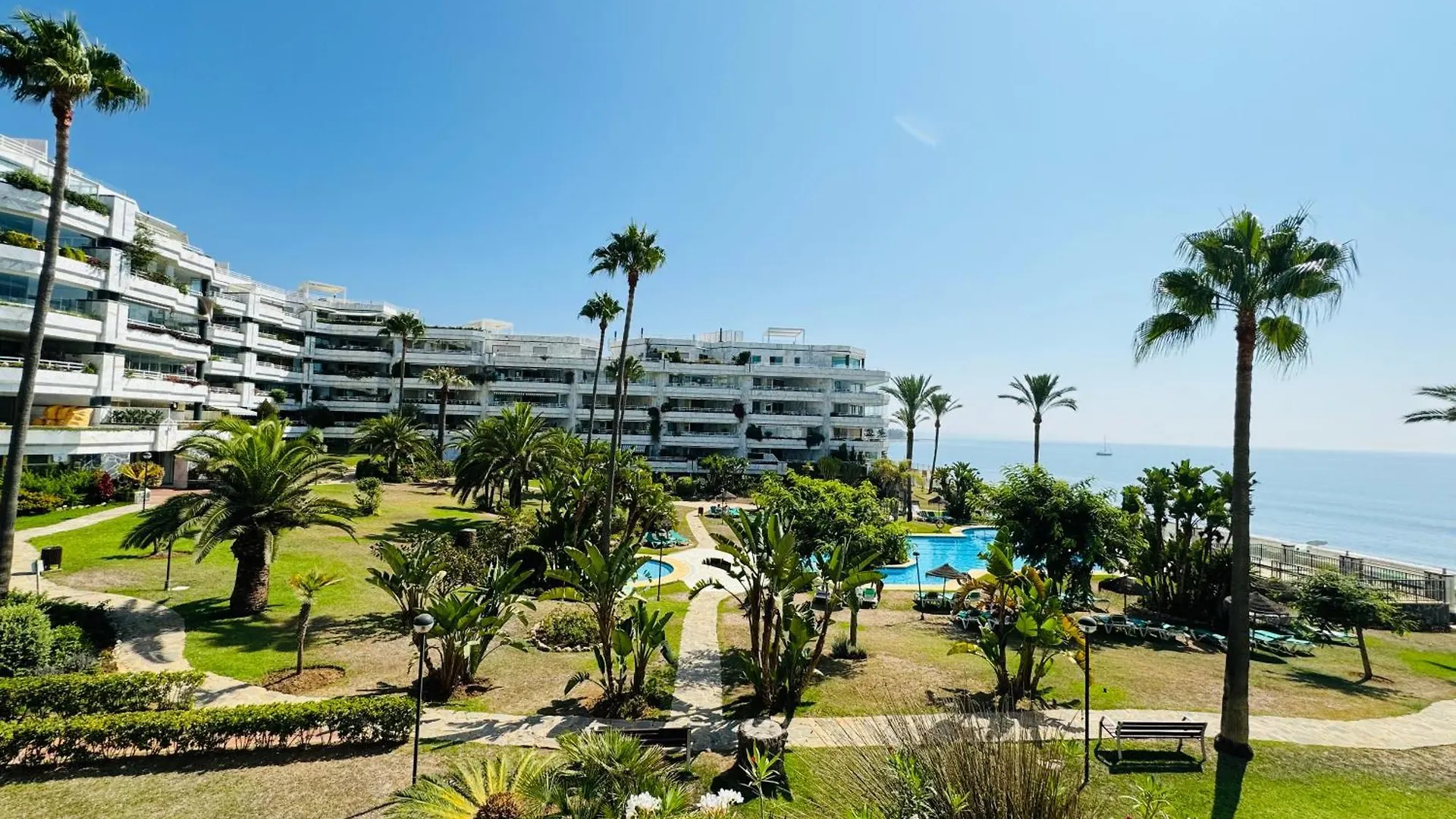 2 Dorm 2 Banos En Primera Linea En Playa Esmeralda Marbella Spain