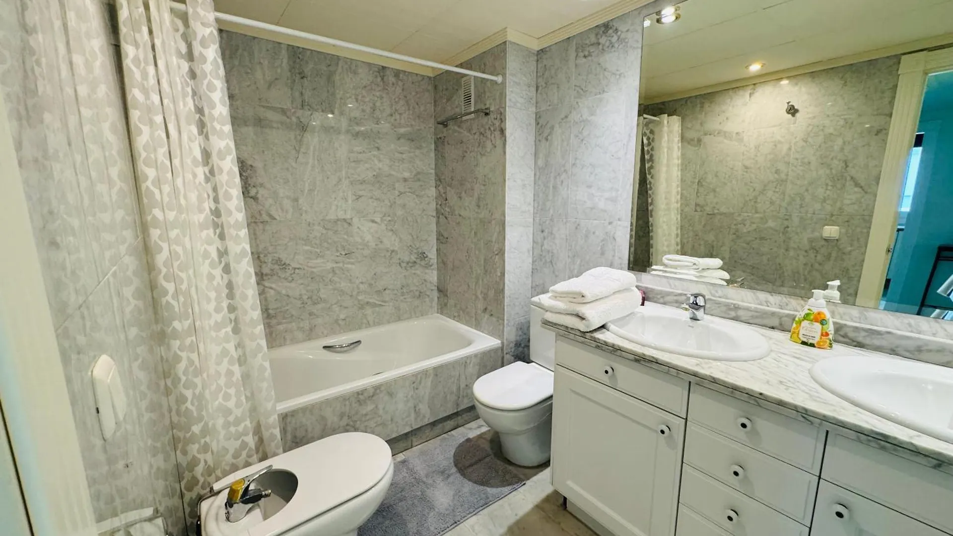 Apartment 2 Dorm 2 Banos En Primera Linea En Playa Esmeralda Marbella Spain