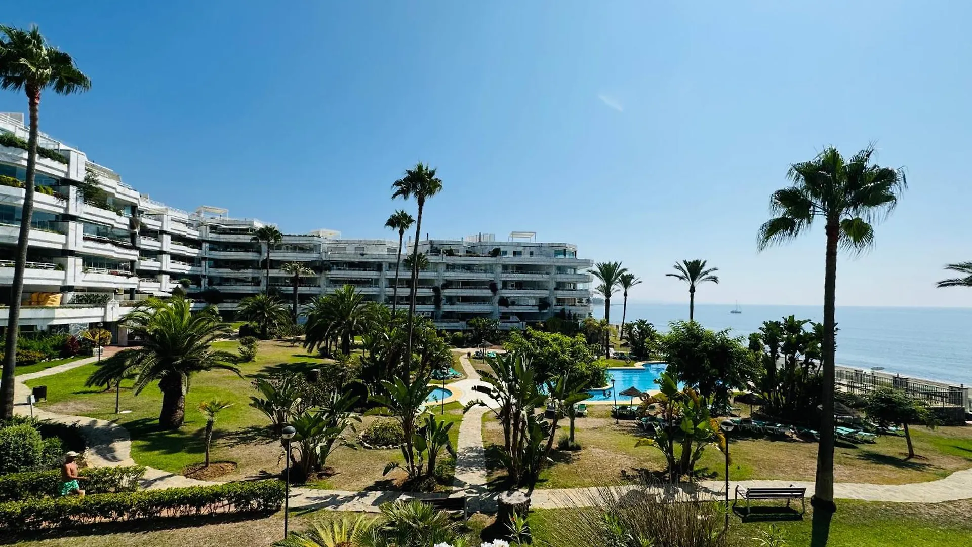 Apartment 2 Dorm 2 Banos En Primera Linea En Playa Esmeralda Marbella Spain
