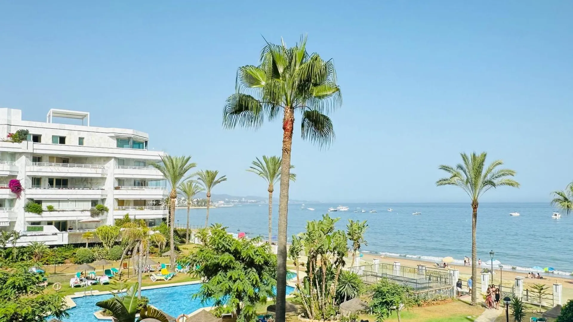 Apartment 2 Dorm 2 Banos En Primera Linea En Playa Esmeralda Marbella